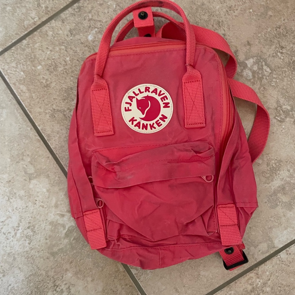 Fjällräven Kånken Pink Mini Backpack